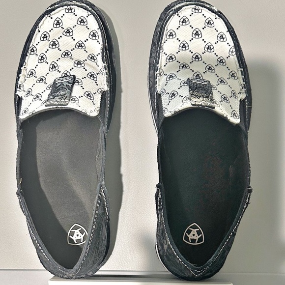 Women's Ariat Cruisers - Picture 1 of 3